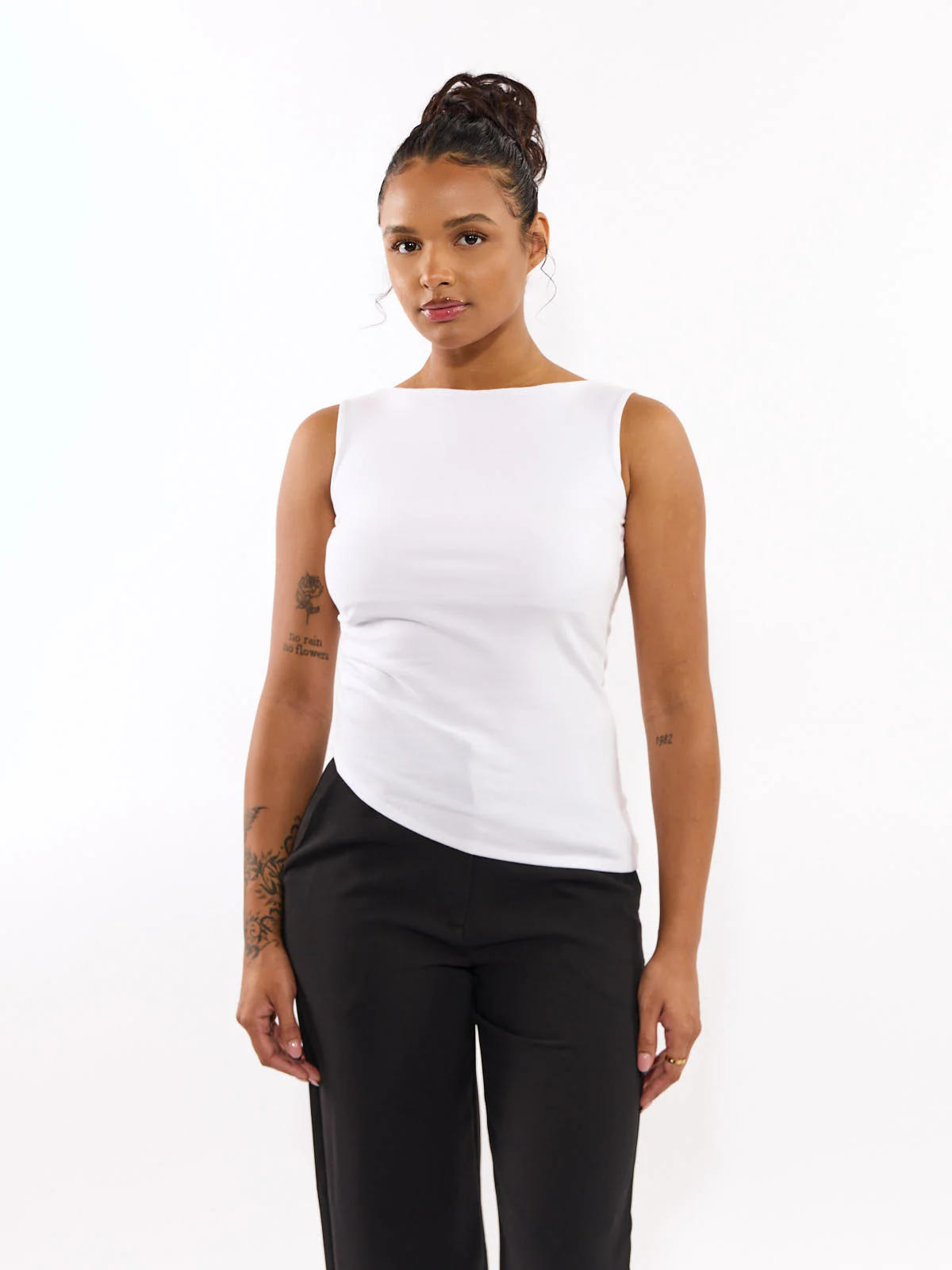 Boat Neck Asymmetrical Sleeveless Knit Top - Image 4